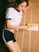 美女校花高清写真 身材纤细美腿吸睛